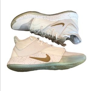Women’s Nike PG3 Paul George White Gold Basketball Shoes GUC 7